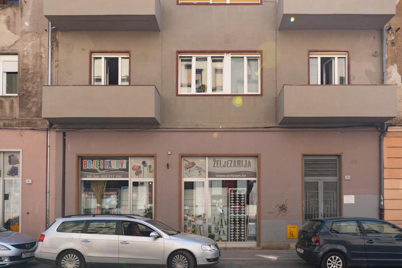 Preziosa Hotel Pula Exterior photo